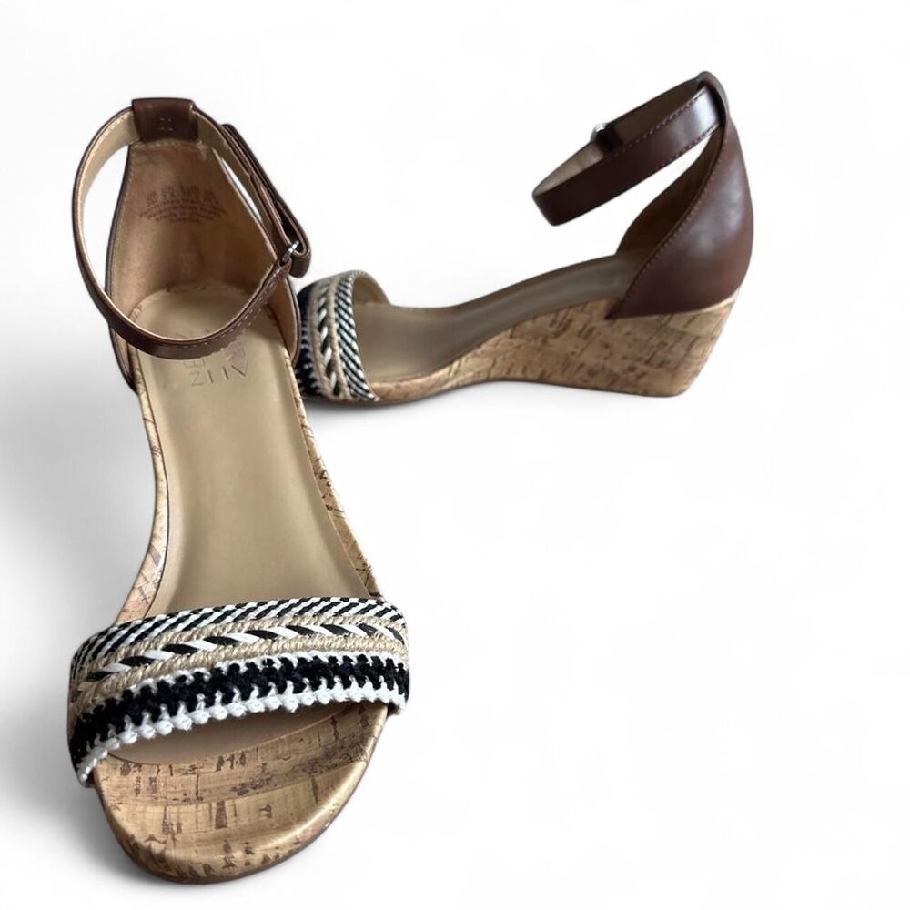 Naturalizer Women's Brown and Tan Sandals